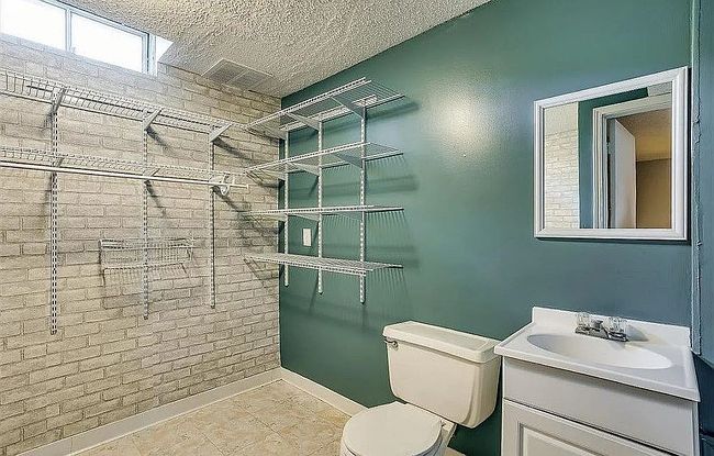 Photo of 229 W Village Lake Dr, Derby, KS