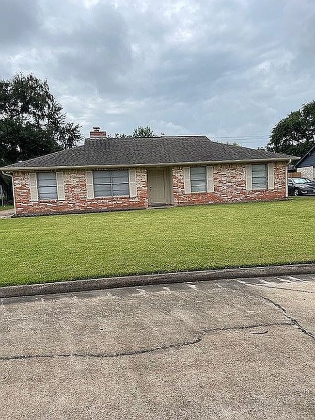 Photo of 4315 Ravine Dr, Friendswood, TX