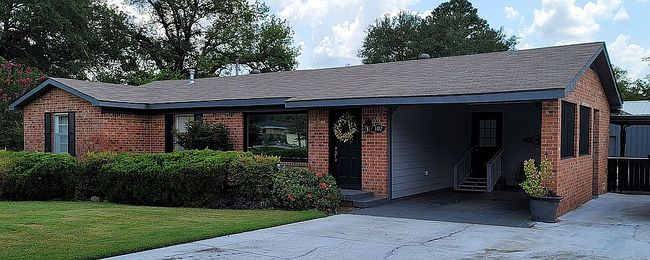 Photo of 102 W Twilight Dr