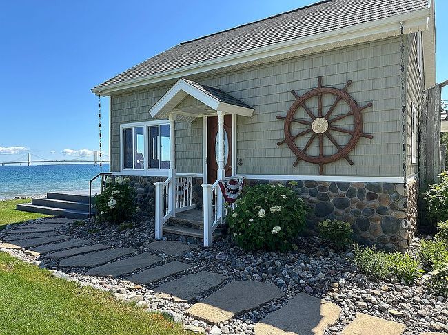 Photo of 1324 Wenniway Dr, Mackinaw City, MI