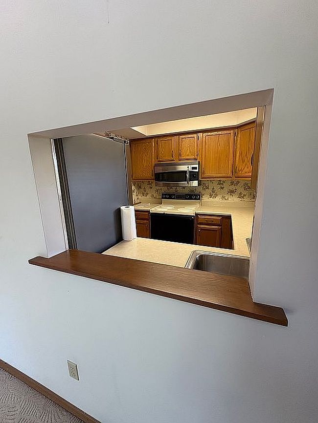 Photo of 5162 Hollow Wood Ct Apt D, Saint Louis, MO
