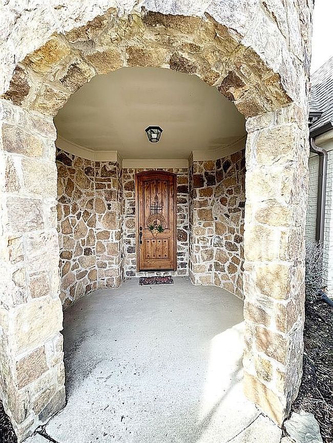 Additional photo 2 of property located at 3419 Chateau Pointe Blvd