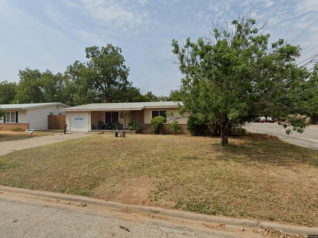 Image of 2502 Tcu Ave