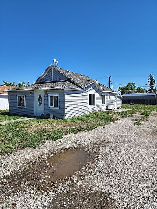Photo of 621 S Elm St, Lusk, WY