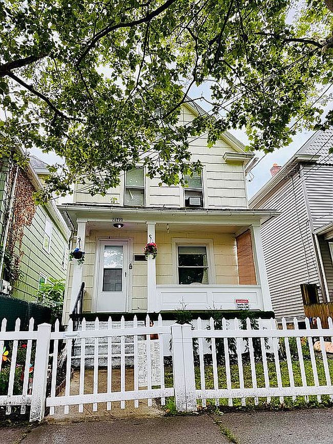 Photo of 2523 Falls St, Niagara Falls, NY