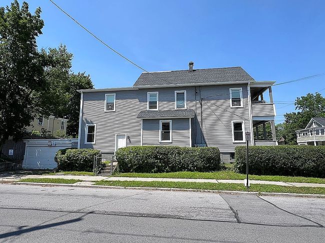 Photo of 30 S White St, Poughkeepsie, NY