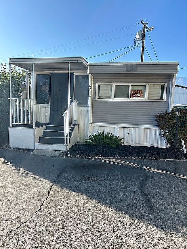 Image of 9340 Foothill Blvd Trailer 62