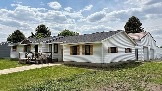Photo of 421 9th Ave, Madison, MN