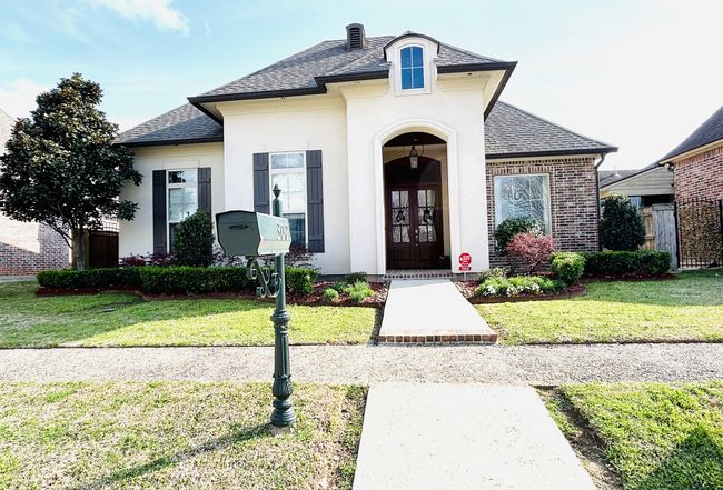 302 Gleneagles Cir, Broussard, LA