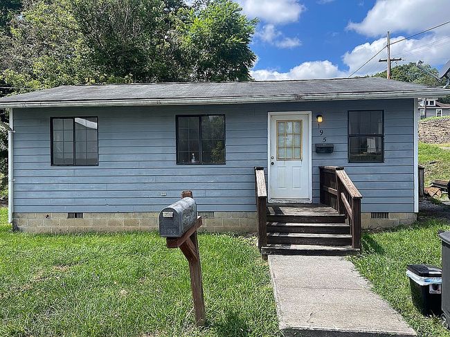 Photo of 195 Roanoke St, Bluefield, WV