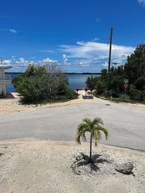 Image of 16 Shoreland Dr