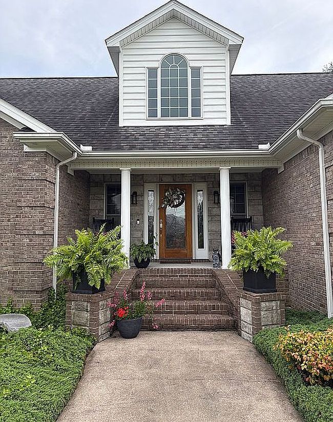 Photo of 77 Chase Ln, Mayfield, KY