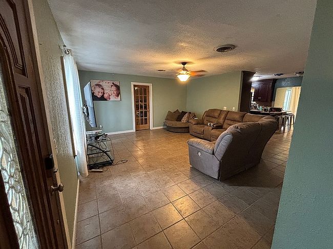 Photo of 301 Lou Ann St, Miami, TX