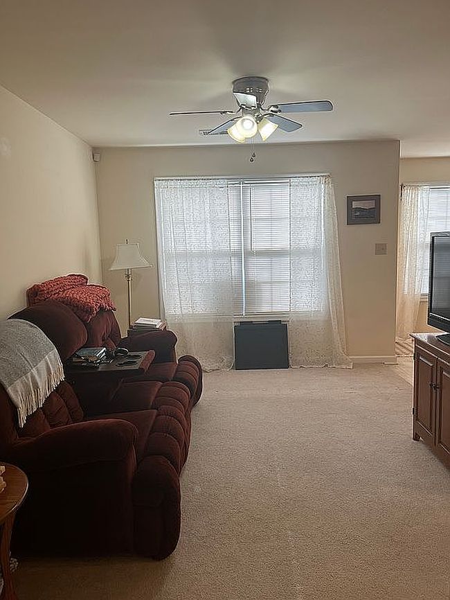 24 Fuzzy Tail Dr, Ranson, WV