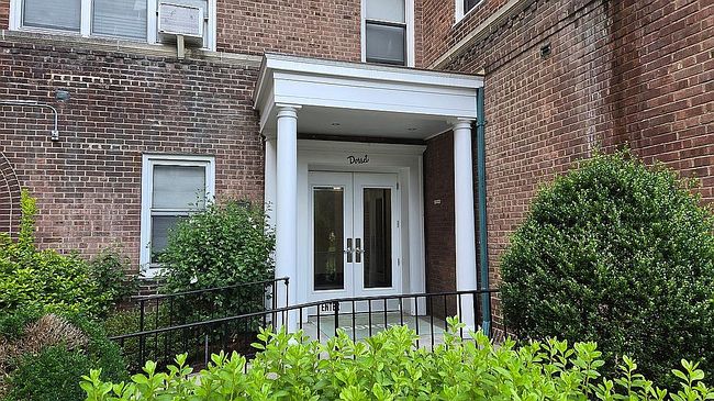 Photo of 90 Bryant Ave Apt D1C, White Plains, NY