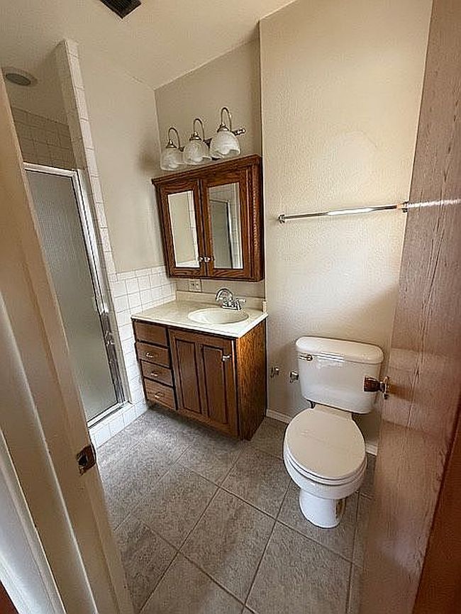 Photo of 906 N White Oak Rd, White Oak, TX