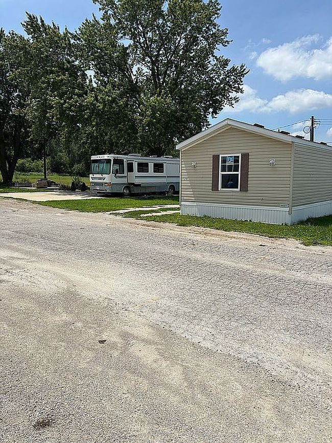 Additional photo 2 of property located at 404 Wadena Rd #218