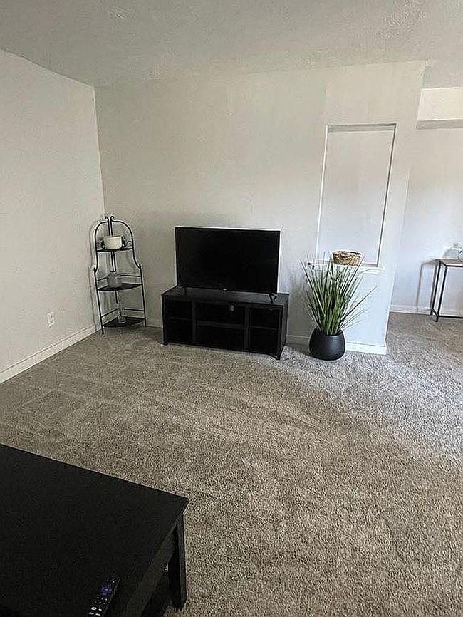 Additional photo 3 of property located at 421 Redding Rd Apt 39