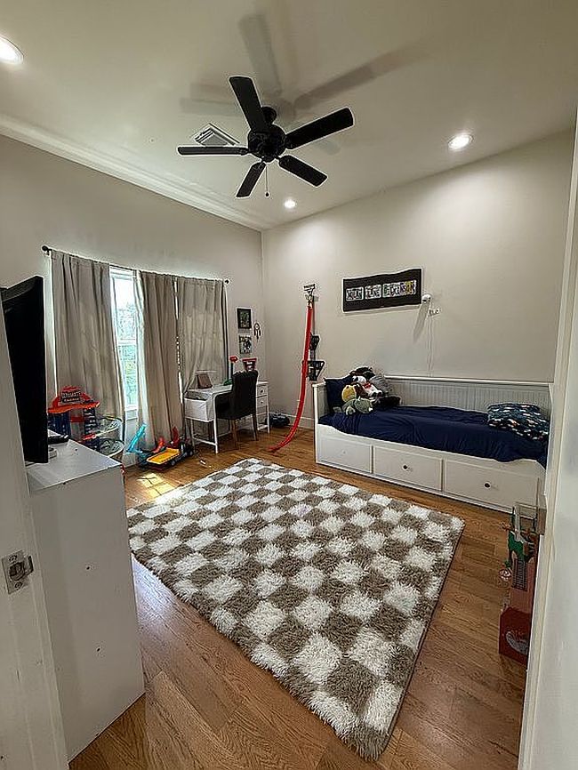 Photo of 5129 Shady Oaks Ln, Friendswood, TX