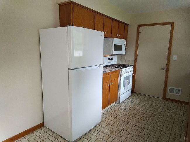 Additional photo 1 of property located at 904 14th St W