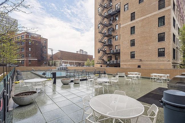 Additional photo 1 of property located at 2400 N Lakeview Ave Apt 1108