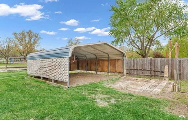 Photo of 2901 Colt Dr, Lawrence, KS
