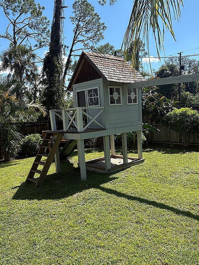 Image of 1594 S Chamberlain Blvd