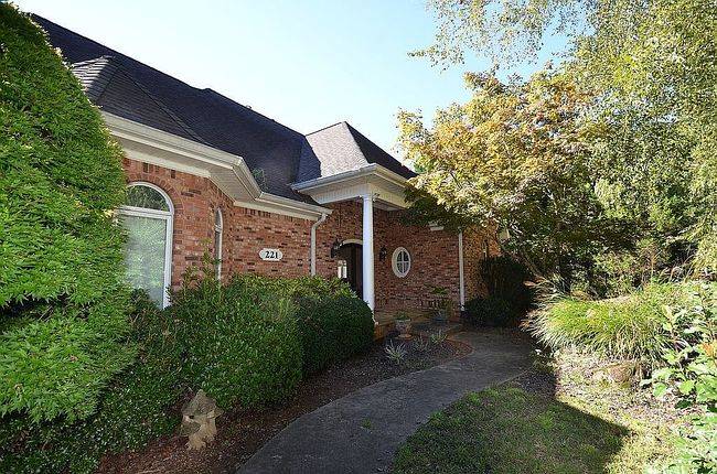 Image of 221 Sunset Valley Cir