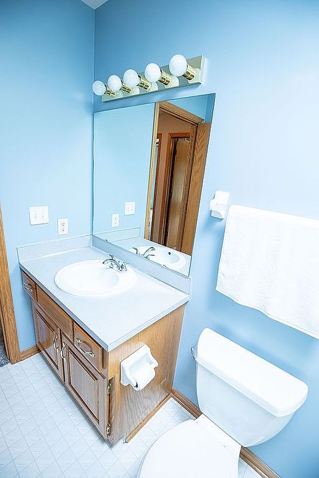 Photo of 410 Cloverdale Dr, Council Bluffs, IA