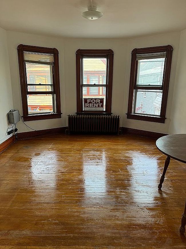 Photo of 19 Ingersoll Ave, Schenectady, NY