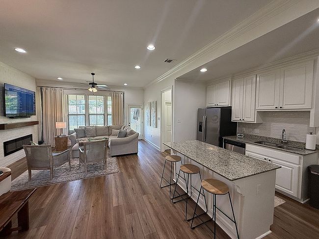 Image of 13015 Roundlake Dr