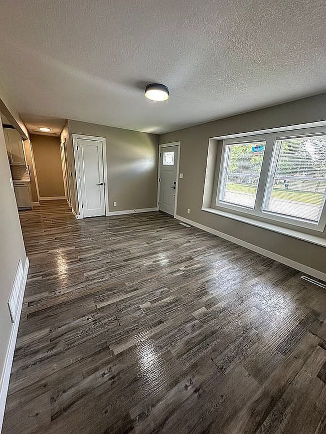Photo of 625 E High St, Davenport, IA