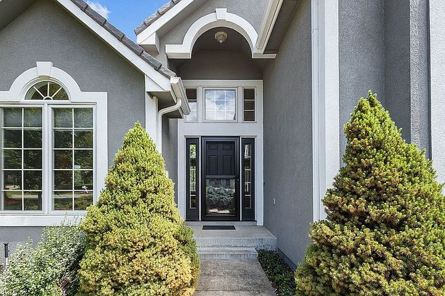 Photo of 2222 Sw Pondview Dr, Topeka, KS