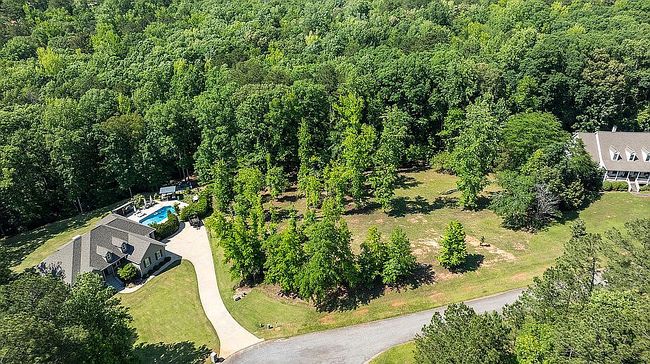 Photo of 103 Jennifer Dr, Forsyth, GA