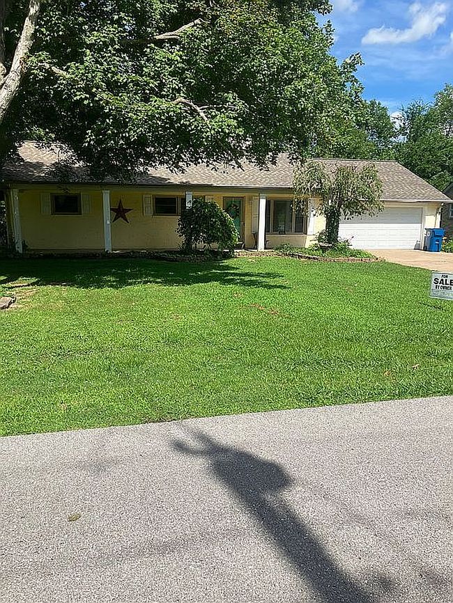 Photo of 505 Meadow Ln, Murray, KY