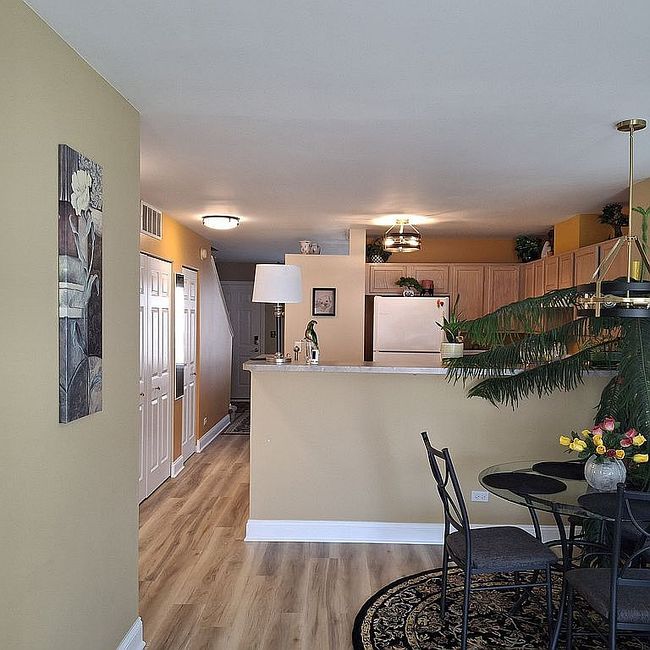 Photo of 73 W Providence Ln, Round Lake, IL