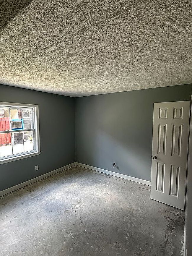 Photo of 8360 12th St N Apt D, Saint Petersburg, FL
