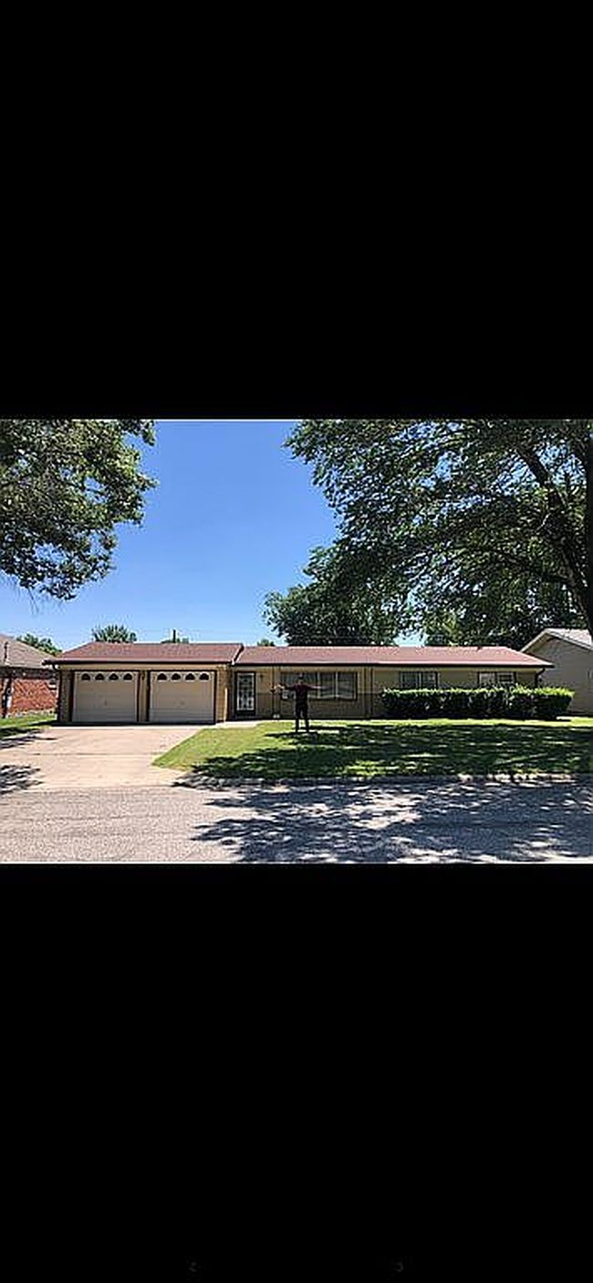 906 S Tennessee Ave, Chanute, KS