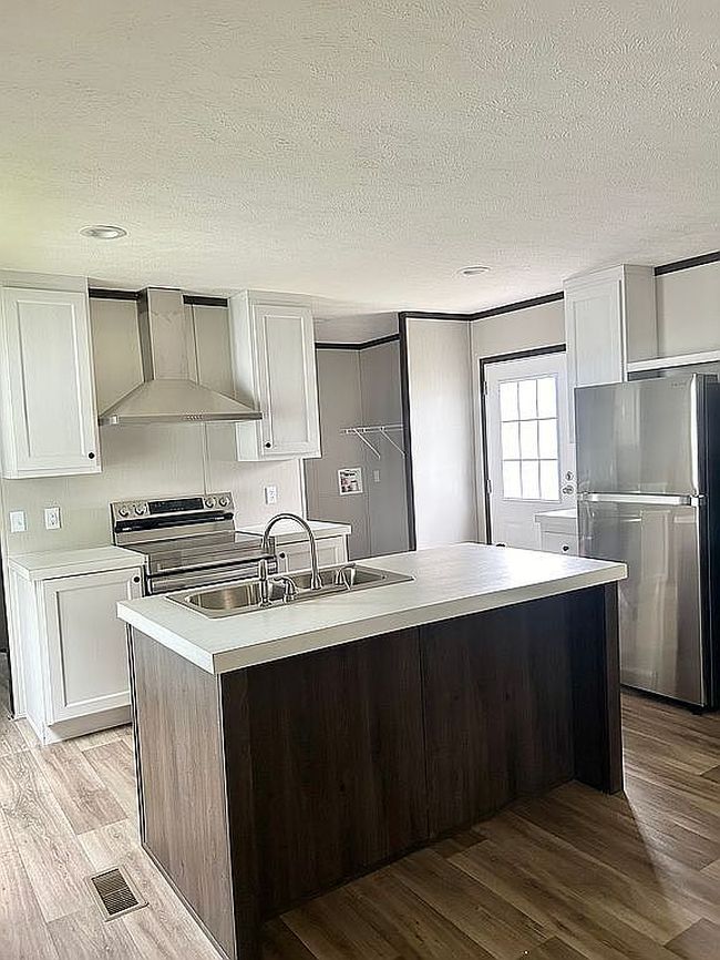 Image of 211 E Gloria Switch Rd