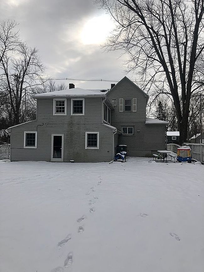 Photo of 524 W Lake Lansing Rd, East Lansing, MI