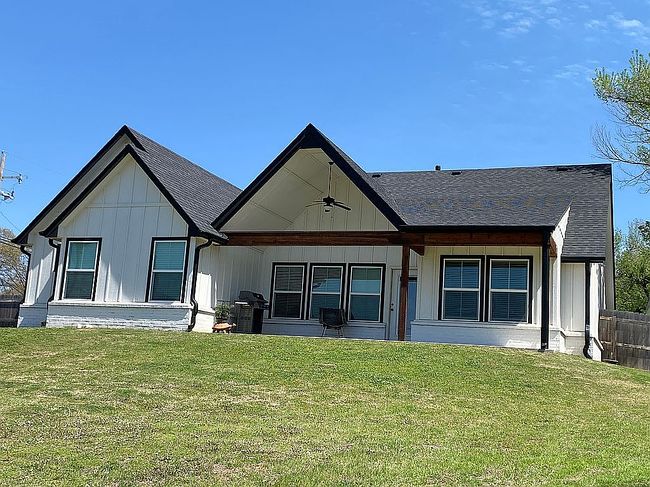 Image of 910 N Ash Ave