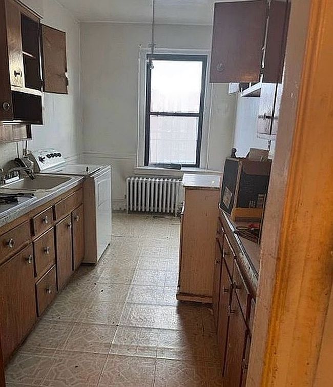 Image of 920 E 17th St #58