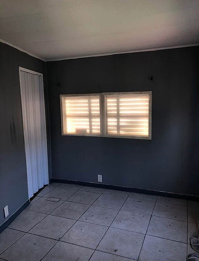 Image of 851 Sw 127th Pl #1