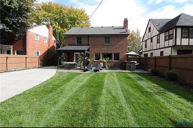 Photo of 2433 Densmore Dr, Toledo, OH