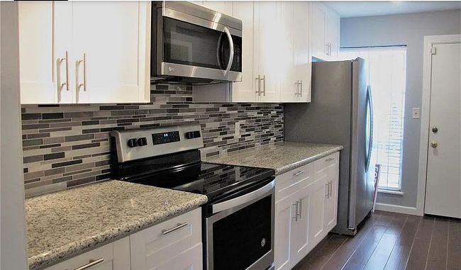 Image of 2101 Fountain View Dr Apt 1A