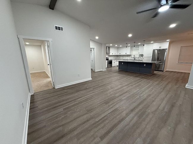 Photo of 12311 Old River Dr, Mont Belvieu, TX