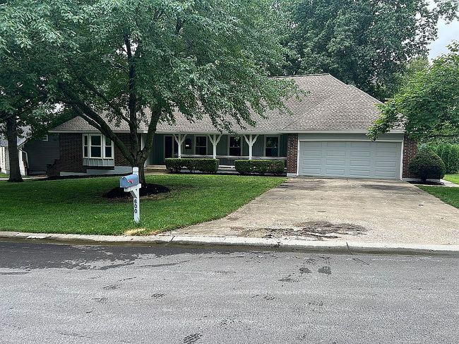 Photo of 600 Ne Golfview Dr, Blue Springs, MO