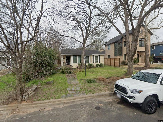 Image of 1910 W 33rd St