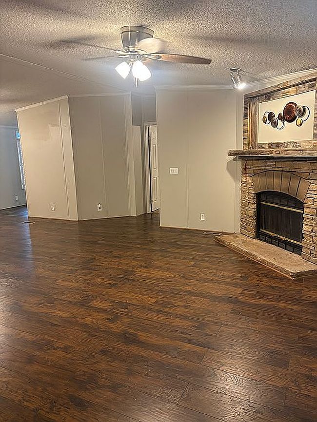 Additional photo 2 of property located at 4000 Ace Ln Trailer 115