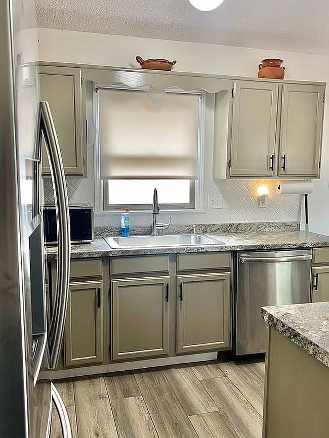 Additional photo 3 of property located at 10114 W Carr St